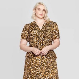 📦MOVING SALE📦 
Leopard V-Neck Top